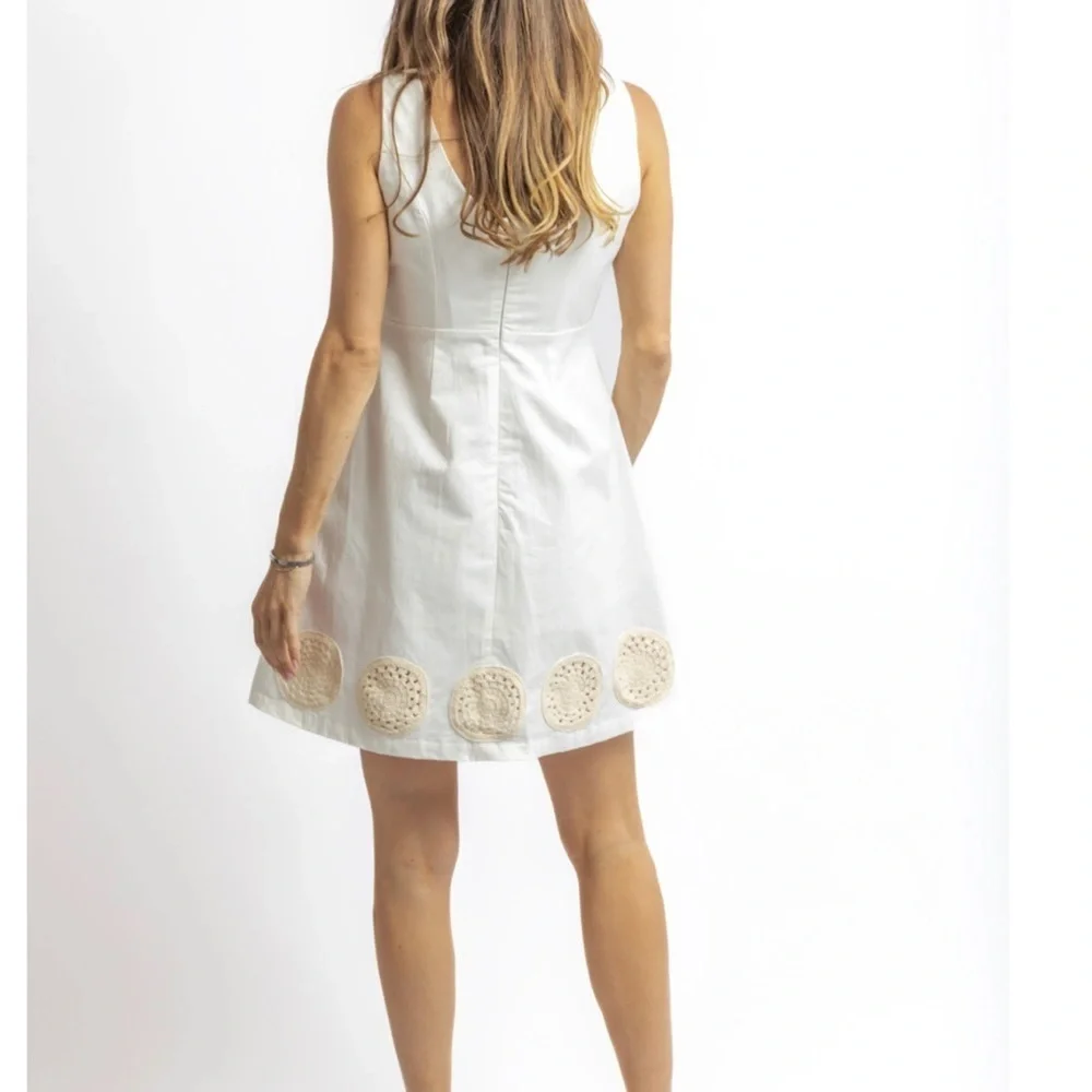 Beautiful Blue B Chic White Dress with Crochet Details. Brand new with tags. L - Picture 4 of 4